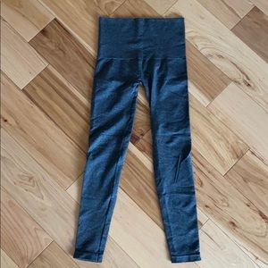 Soma 3/4 Heathered Gray Legging.